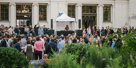  De Berlin Beats Muziekfestival: Een Nacht van Elektronische Energie met Apparat!